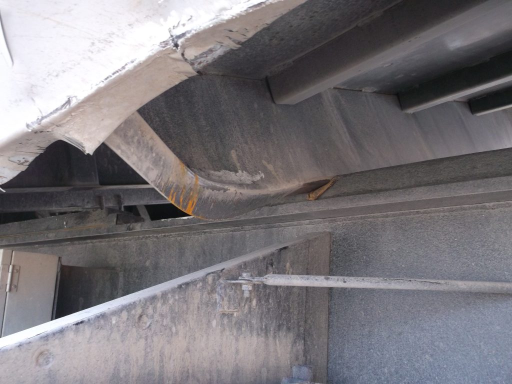 トレーラーダンプ