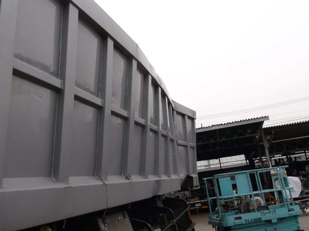 トレーラーダンプ