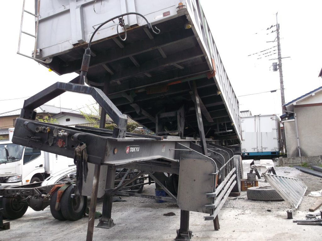 トレーラーダンプ