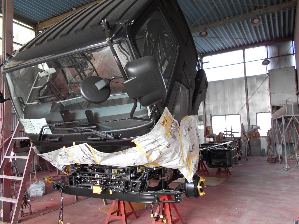 ファイター 家畜運搬車 下回り 塗装 ラメ塗装