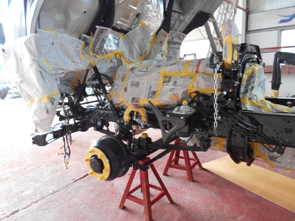 ファイター 家畜運搬車 下回り 塗装 ラメ塗装