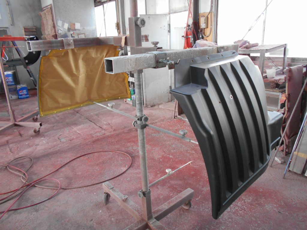 ファイター 家畜運搬車 下回り 塗装 ラメ塗装