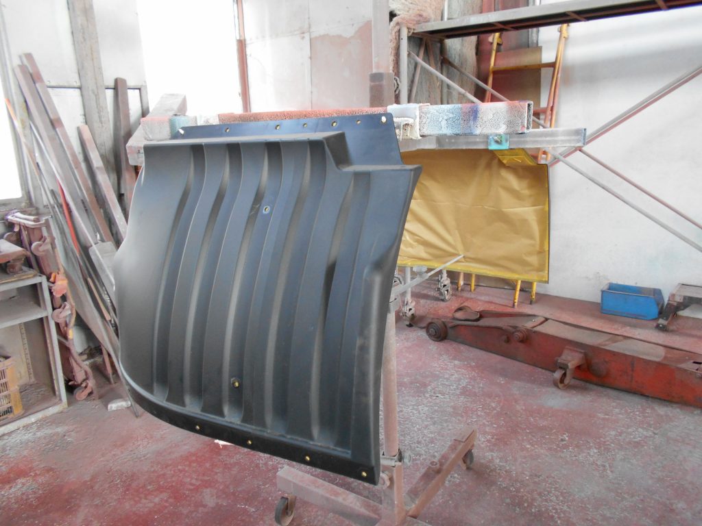 ファイター 家畜運搬車 下回り 塗装 ラメ塗装