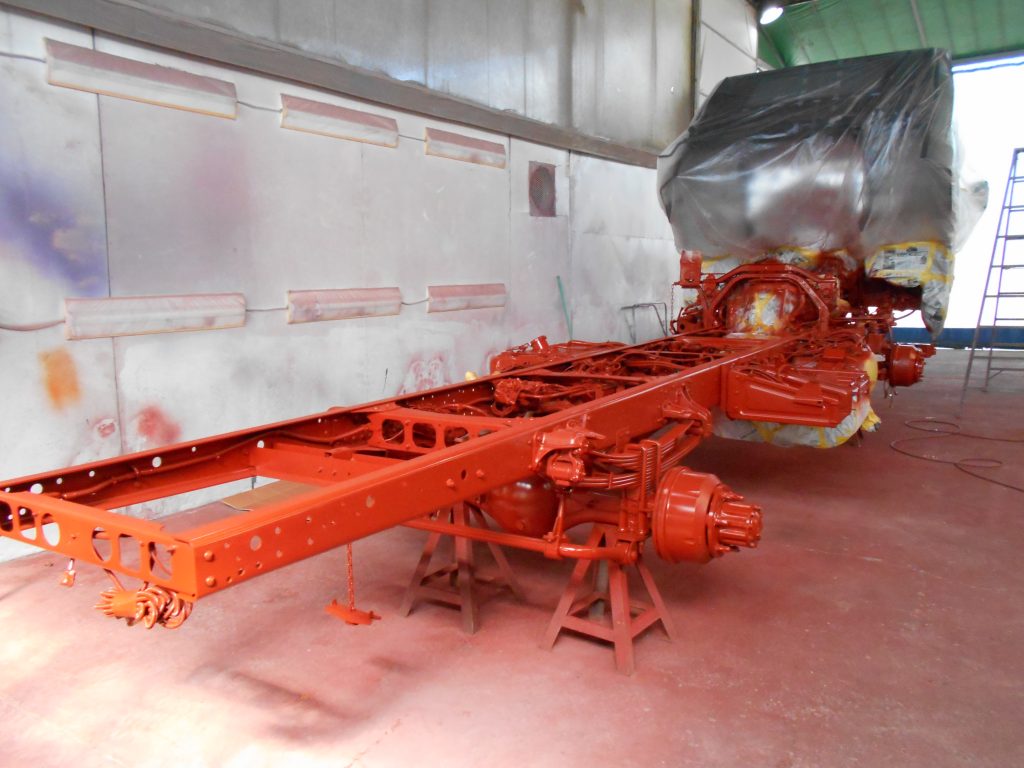 ファイター 家畜運搬車 下回り 塗装 ラメ塗装