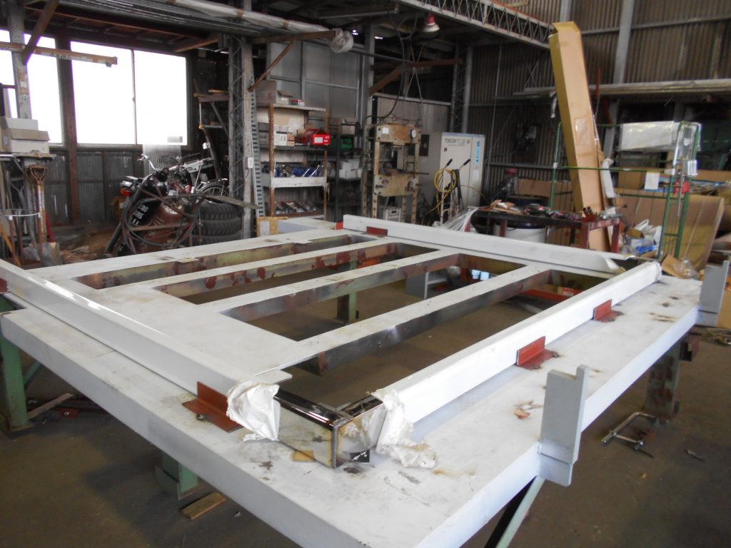 家畜運搬車 リヤ門構 ステンレス 溶接 製造 製作