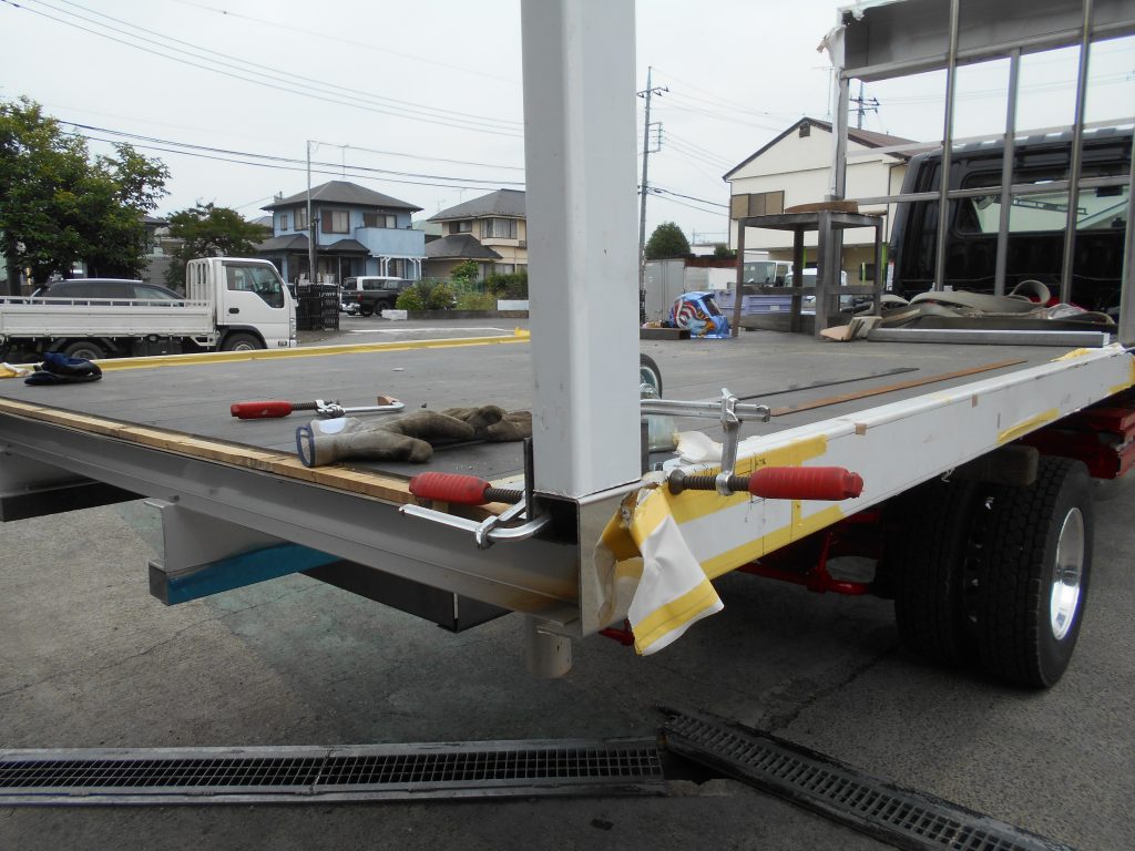 家畜運搬車 リヤ門構 ステンレス 研磨 溶接 製造 製作