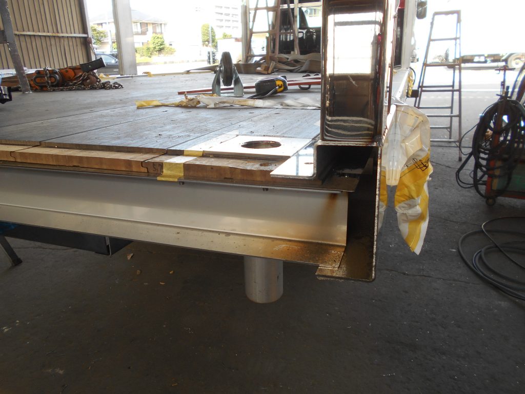 家畜運搬車 リヤ門構 ステンレス 研磨 溶接 製造 製作