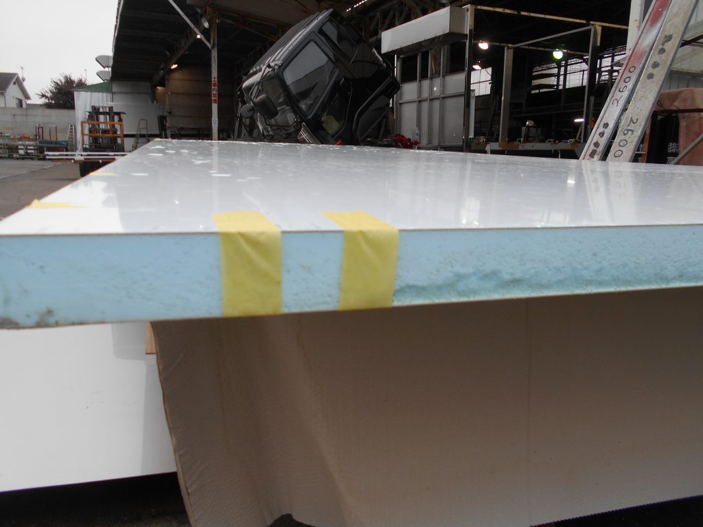 家畜運搬車 断熱パネル ルーフパネル サンドイッチパネル 製造 製作