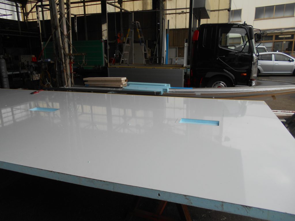 家畜運搬車 断熱パネル ルーフパネル サンドイッチパネル 製造 製作
