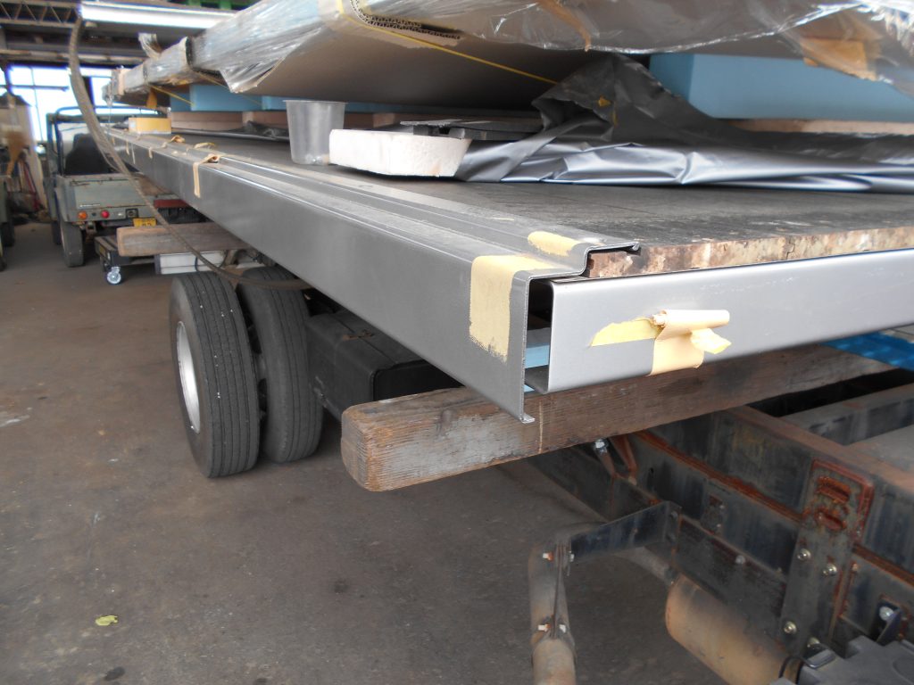 家畜運搬車 土台枠ステンレス加工 床面 溶接 Tig溶接