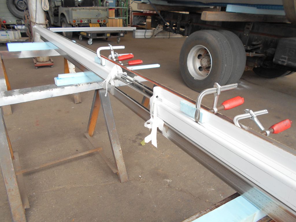 家畜運搬車 土台枠ステンレス加工 床面 溶接 Tig溶接