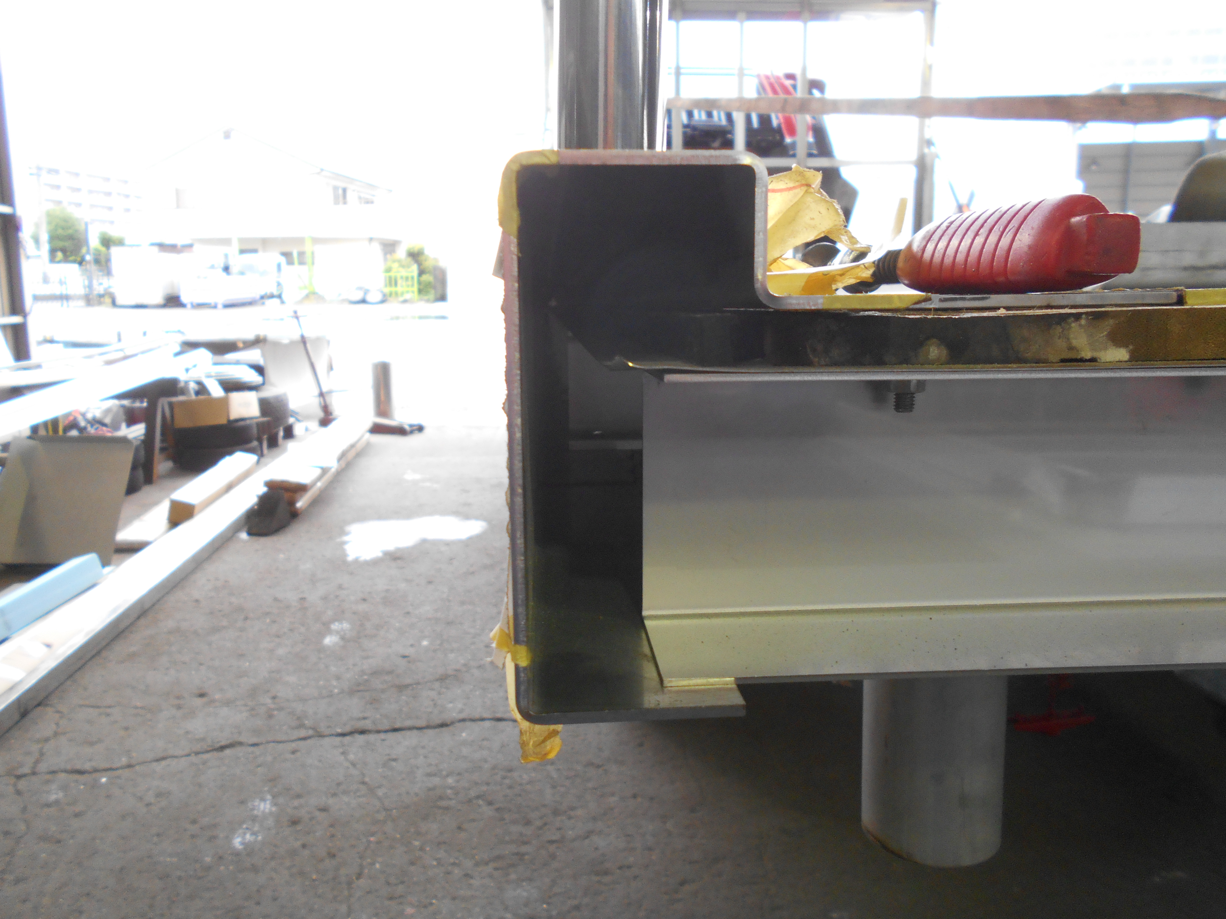 家畜運搬車 土台枠ステンレス加工 床面 溶接 Tig溶接