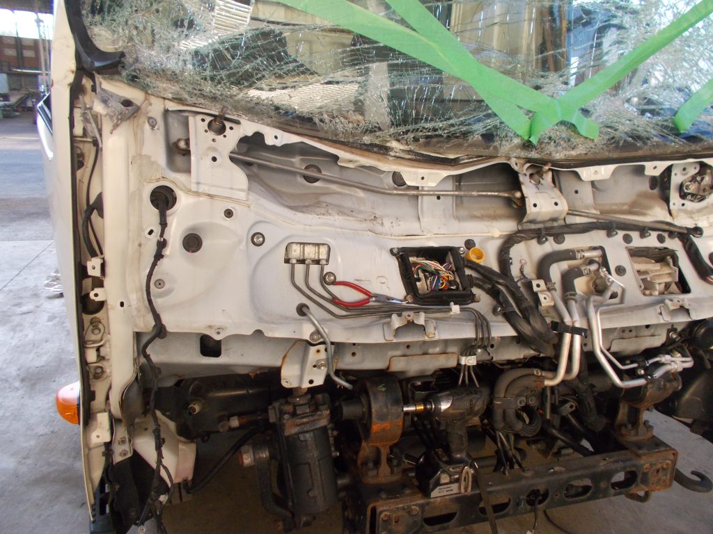 トヨタ　ダイナ　デュトロ　ウィング車　事故　トラック　2ｔ車　フレーム修理　積載車