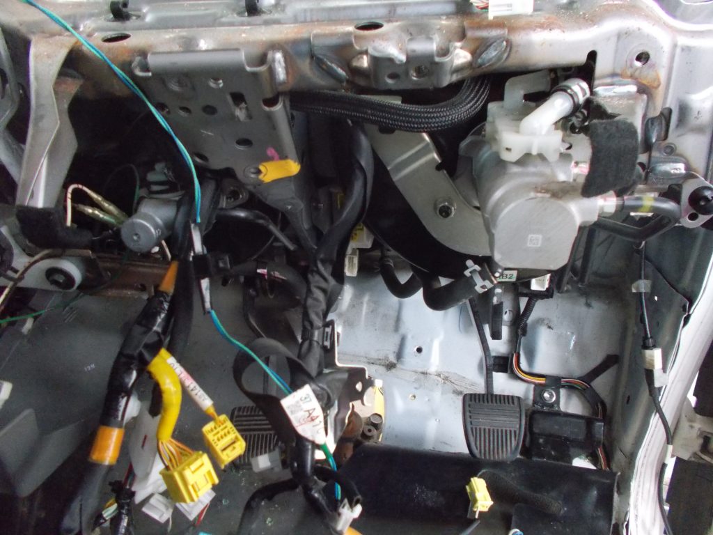 トヨタ　ダイナ　デュトロ　ウィング車　事故　トラック　2ｔ車　フレーム修理　積載車