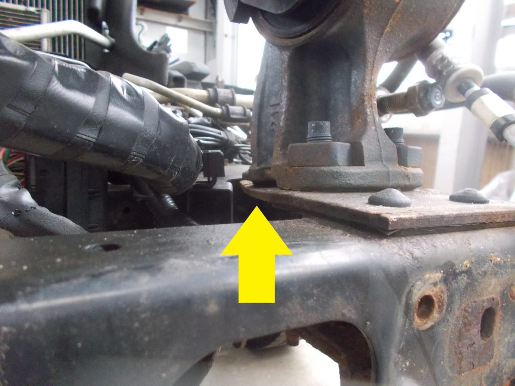 トヨタ　ダイナ　デュトロ　ウィング車　事故　トラック　2ｔ車　フレーム修理　積載車