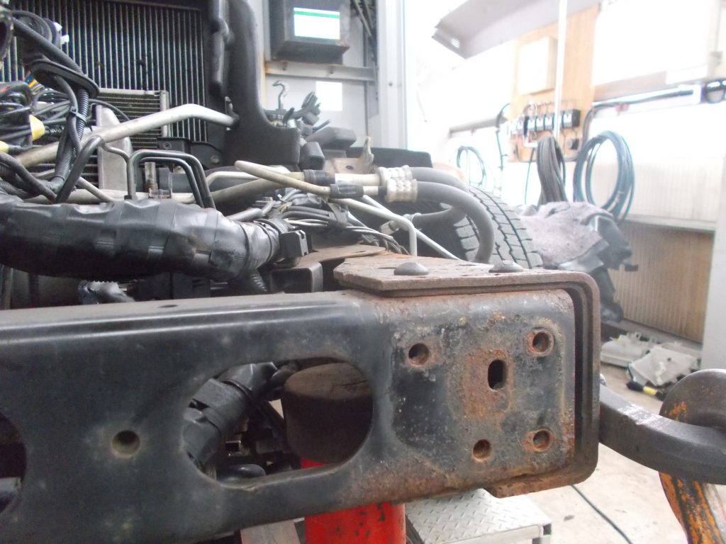 トヨタ　ダイナ　デュトロ　ウィング車　事故　トラック　2ｔ車　フレーム修理　積載車