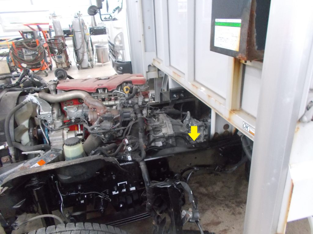 トヨタ　ダイナ　デュトロ　ウィング車　事故　トラック　2ｔ車　フレーム修理　積載車