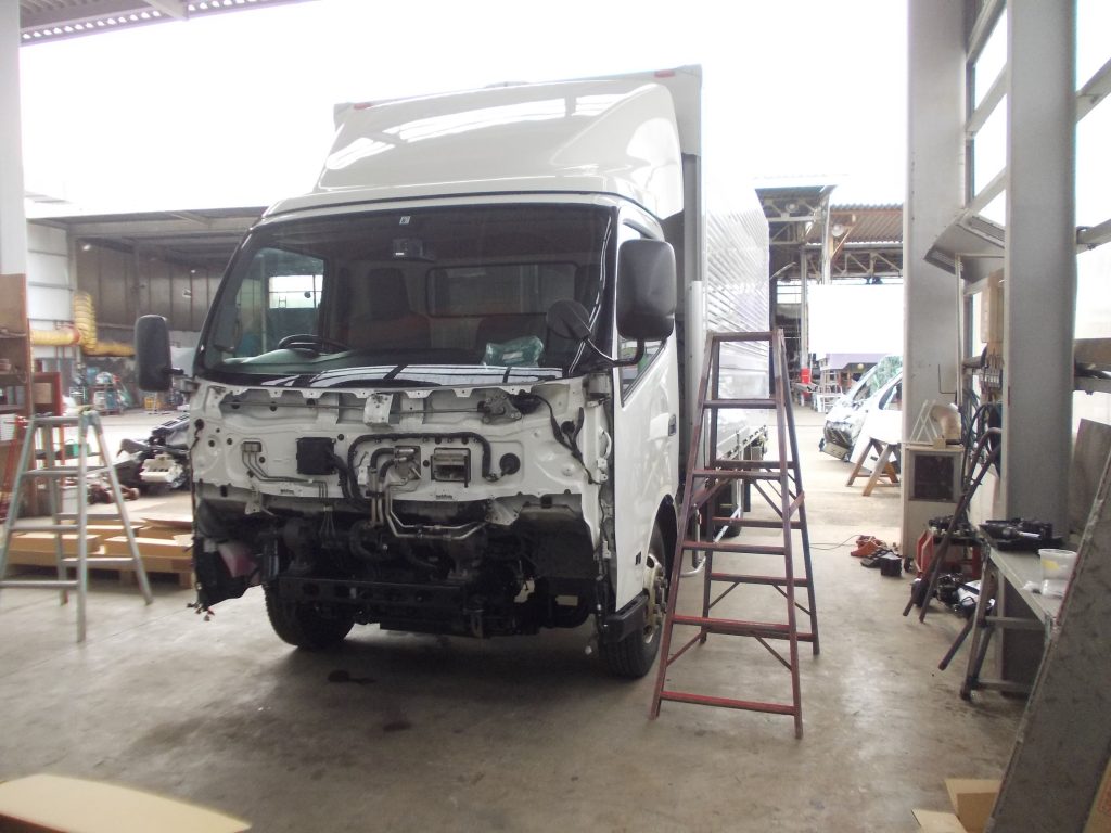 トヨタ　ダイナ　デュトロ　ウィング車　事故　トラック　2ｔ車　フレーム修理　積載車
