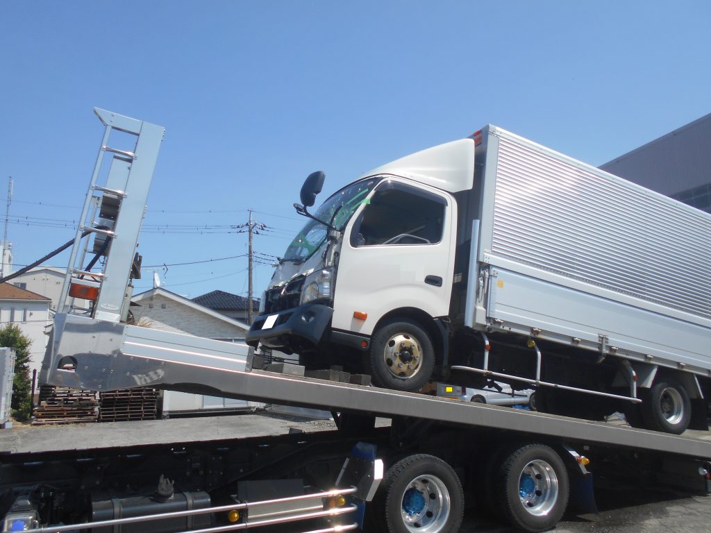 トヨタ　ダイナ　デュトロ　ウィング車　事故　トラック　2ｔ車　フレーム修理　積載車
