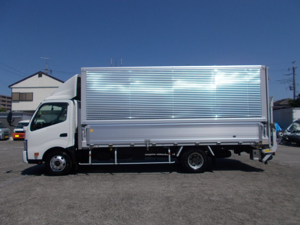 トヨタ　ダイナ　デュトロ　ウィング車　事故　トラック　2ｔ車　フレーム修理　積載車