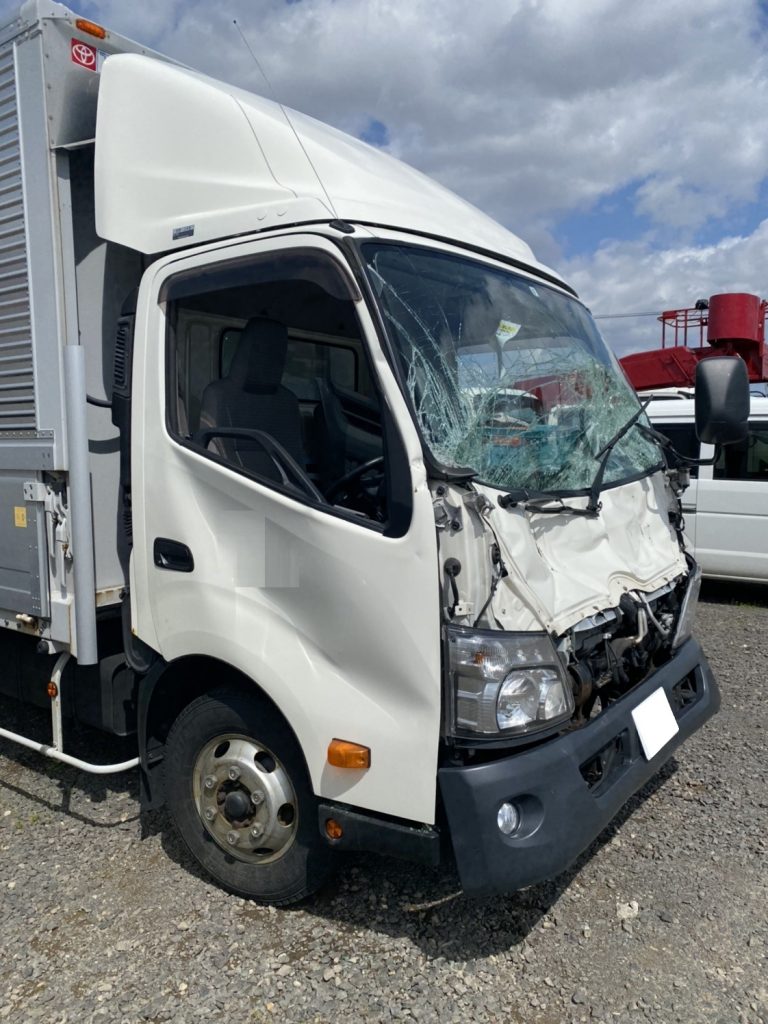 トヨタ　ダイナ　デュトロ　ウィング車　事故　トラック　2ｔ車