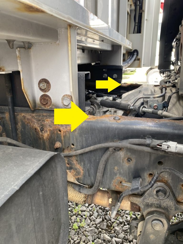 トヨタ　ダイナ　デュトロ　ウィング車　事故　トラック　2ｔ車　フレーム修理