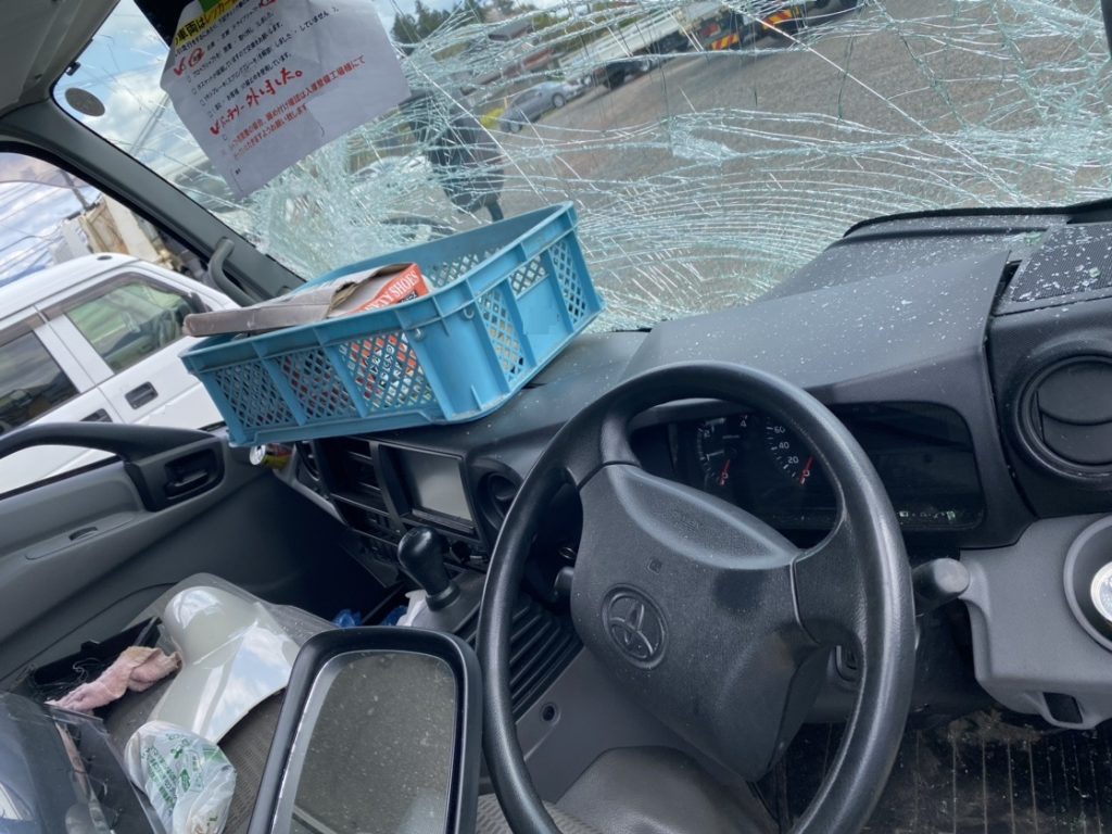 トヨタ　ダイナ　デュトロ　ウィング車　事故　トラック　2ｔ車