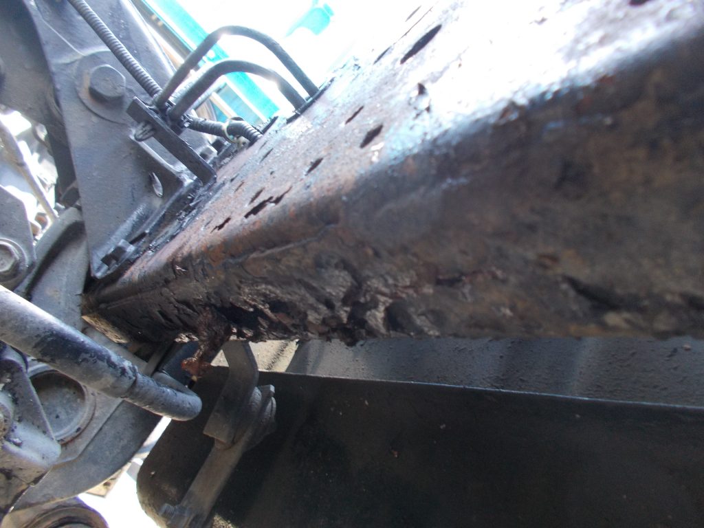 三菱 キャンター ダンプ KC-FG507 フレーム腐食 フレーム曲がり 曲り 修正 修理