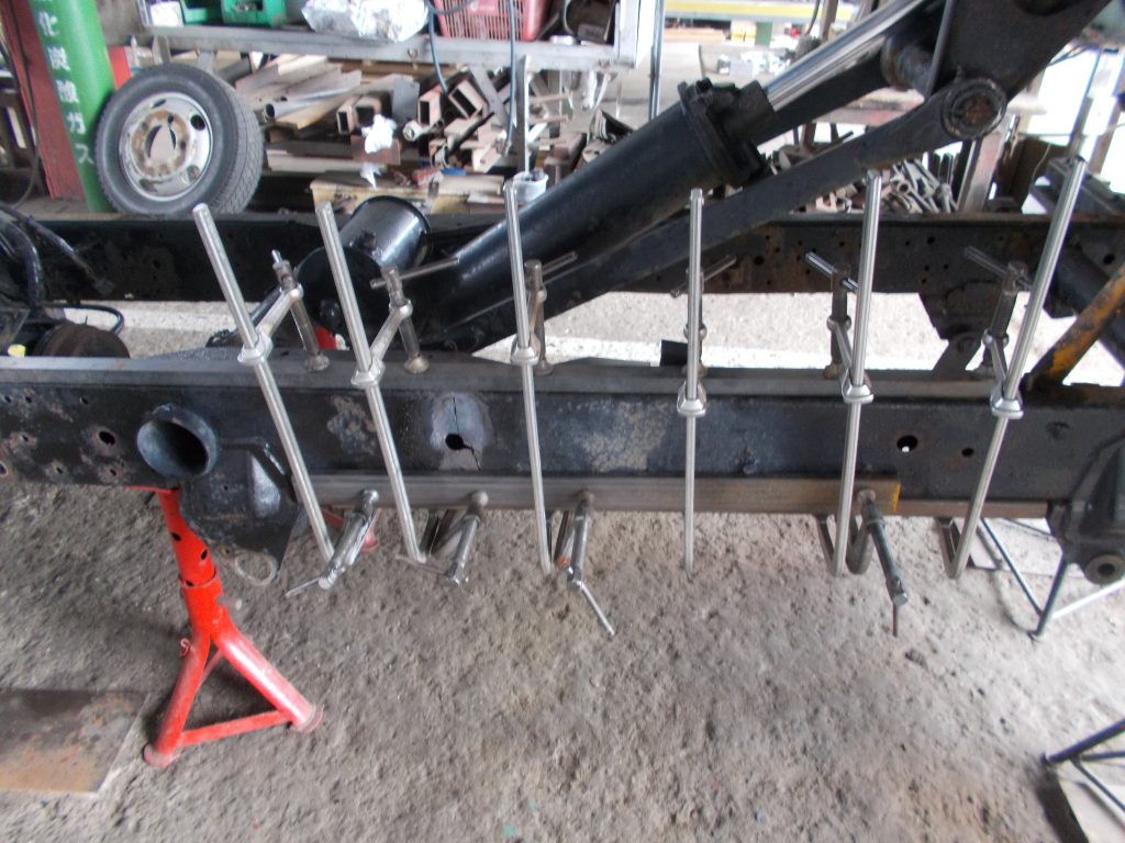 三菱 キャンター ダンプ KC-FG507 フレーム腐食 フレーム曲がり 曲り 修正 修理