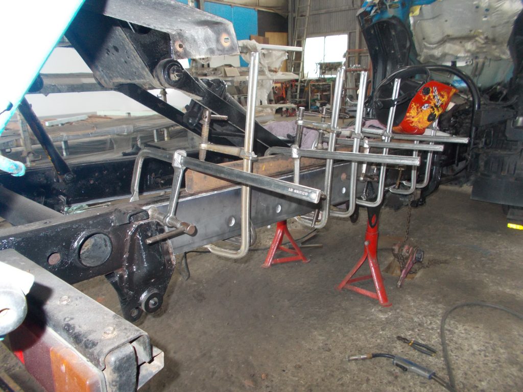 三菱 キャンター ダンプ KC-FG507 フレーム腐食 フレーム曲がり 曲り 修正 修理