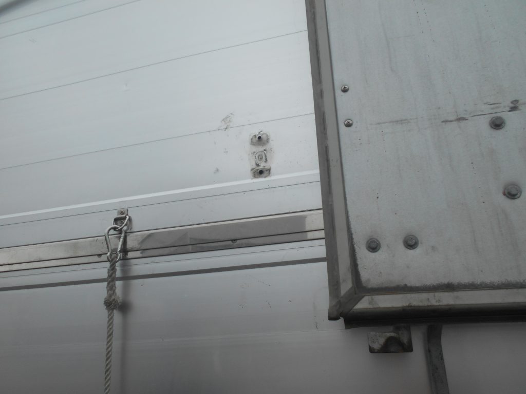 トラック修理 リヤトビラ ウィング車 ロックロッド 丁番 ファイター 増トン車