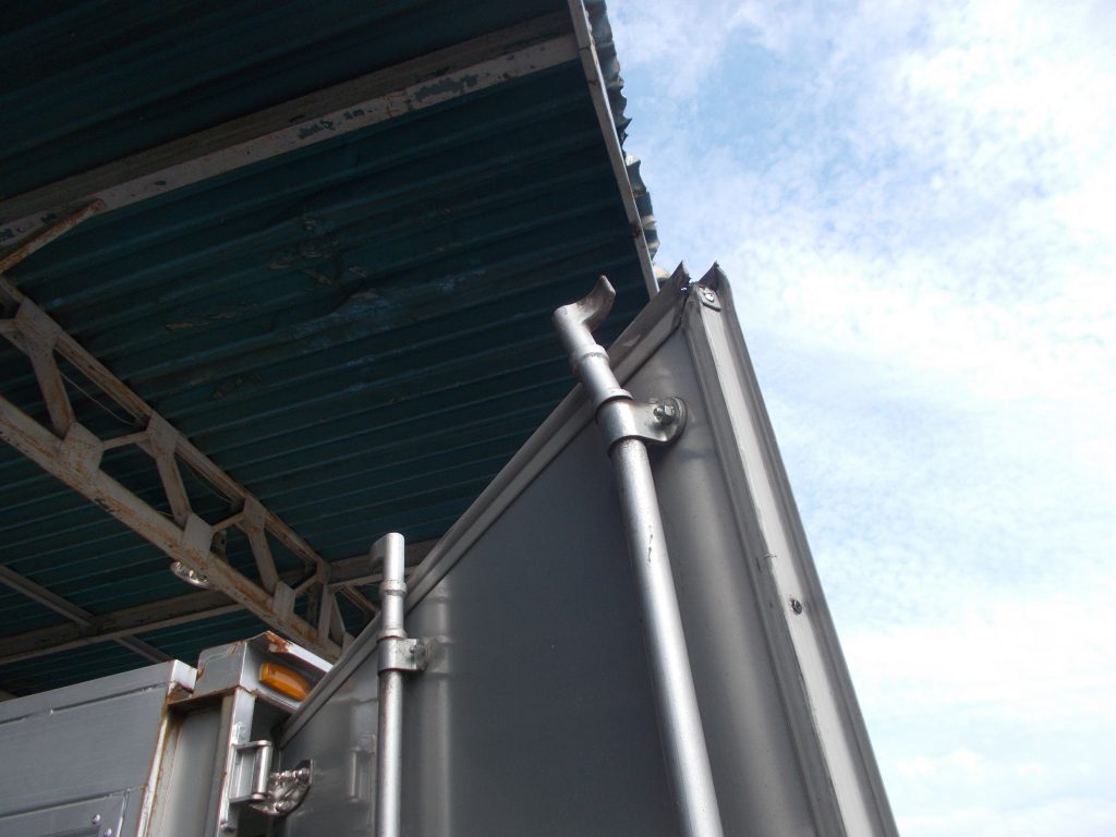 トラック修理 リヤトビラ ウィング車 ロックロッド 丁番 ファイター 増トン車