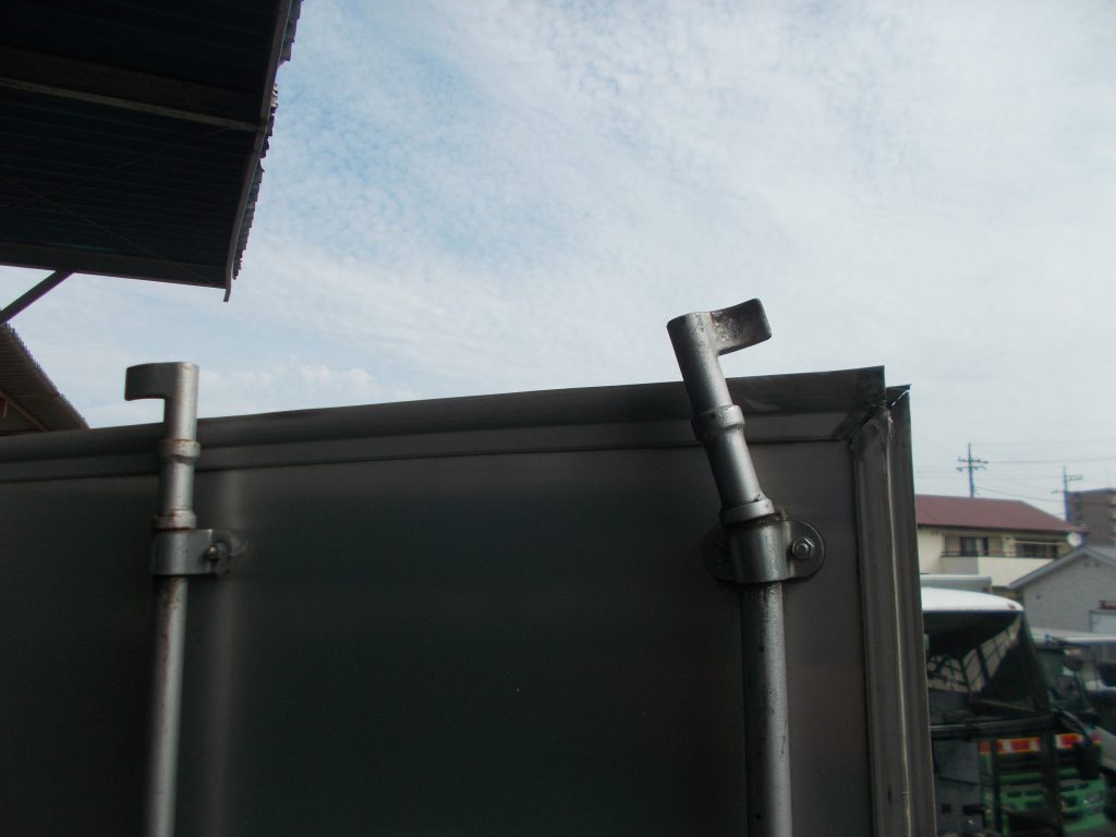 トラック修理 リヤトビラ ウィング車 ロックロッド 丁番 ファイター 増トン車