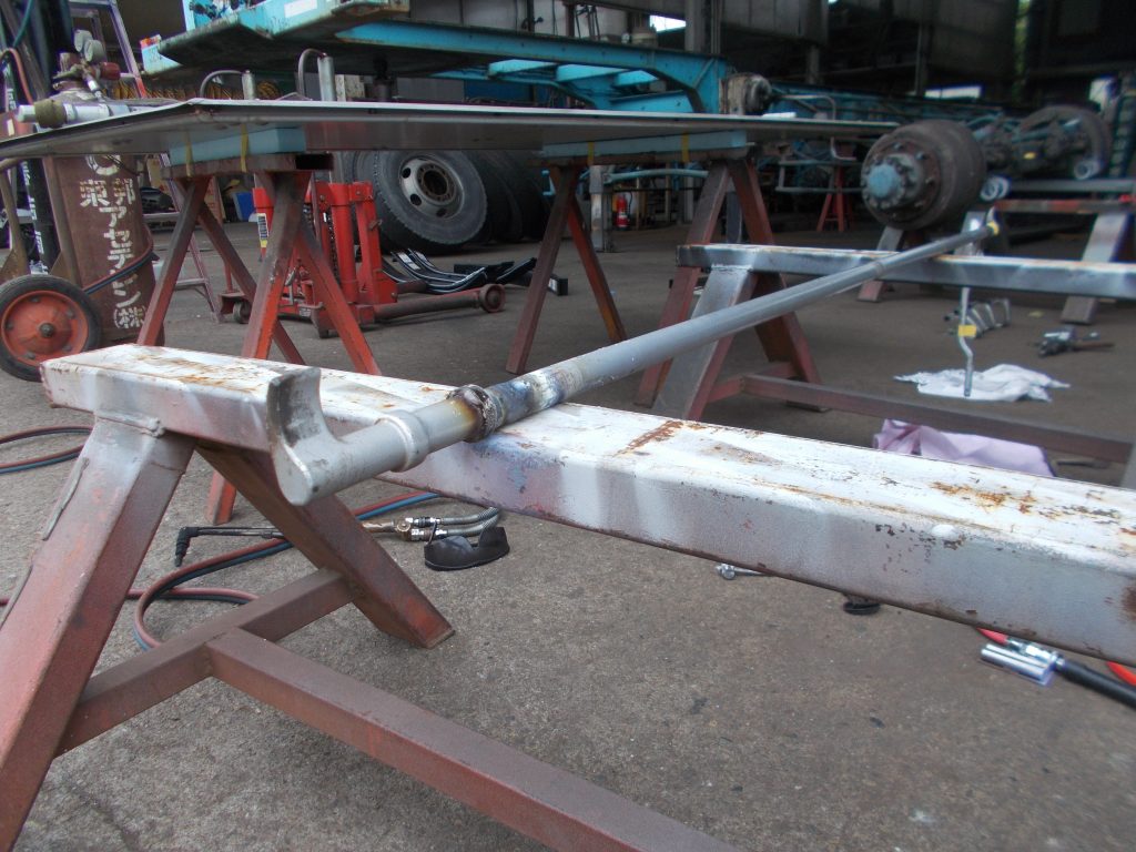 トラック修理 リヤトビラ ウィング車 ロックロッド 丁番 ファイター 増トン車