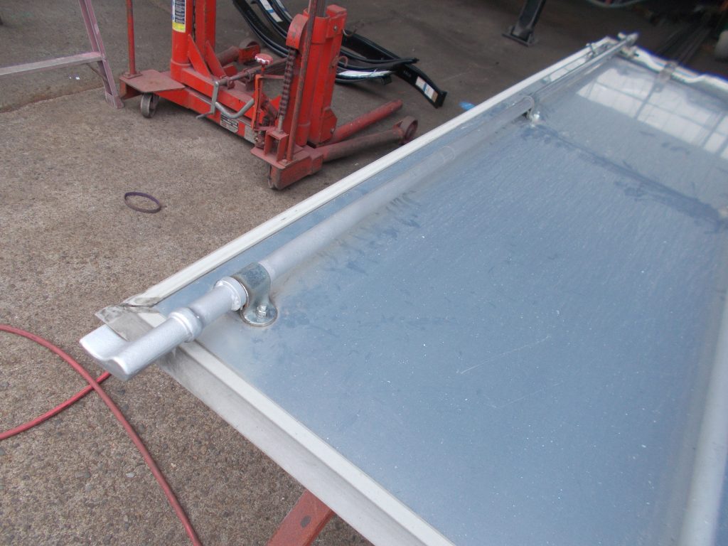 トラック修理 リヤトビラ ウィング車 ロックロッド 丁番 ファイター 増トン車