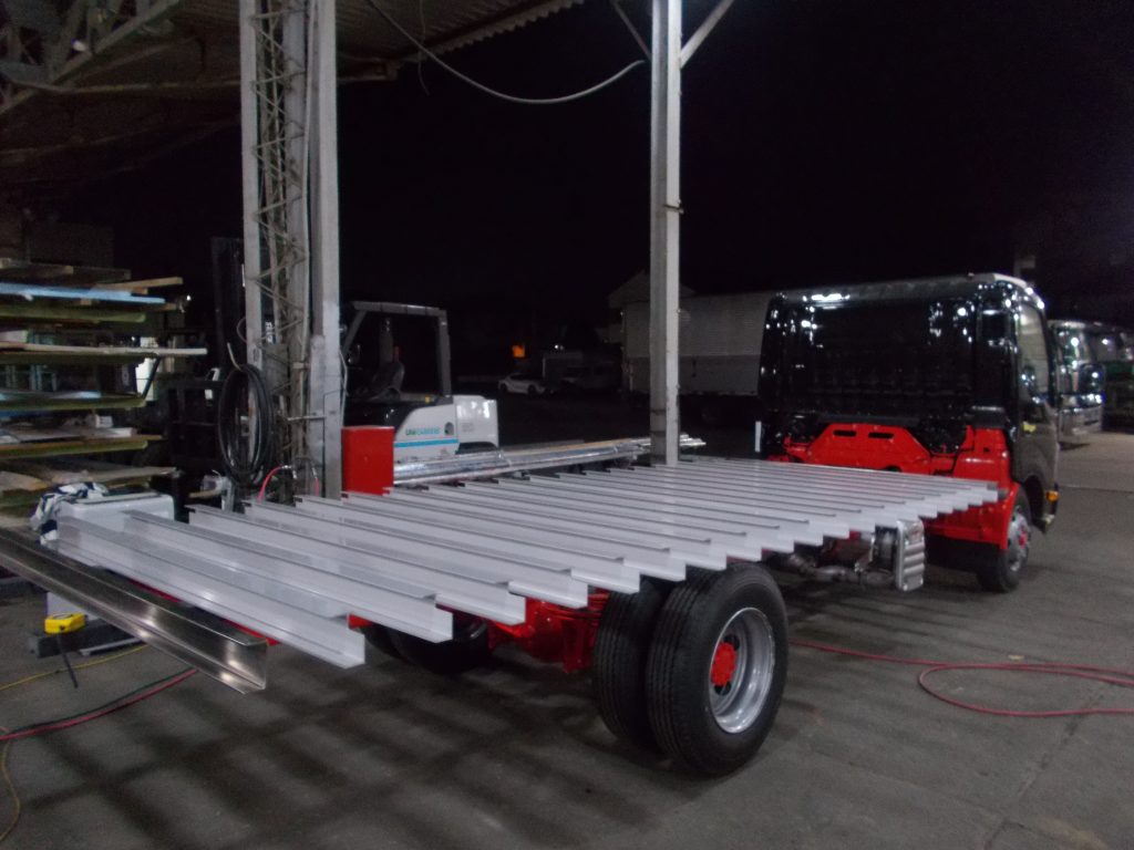 日野自動車 デュトロ 3.5t車 2t車 家畜運搬車 製造 新車 架装 横根太 フレーム