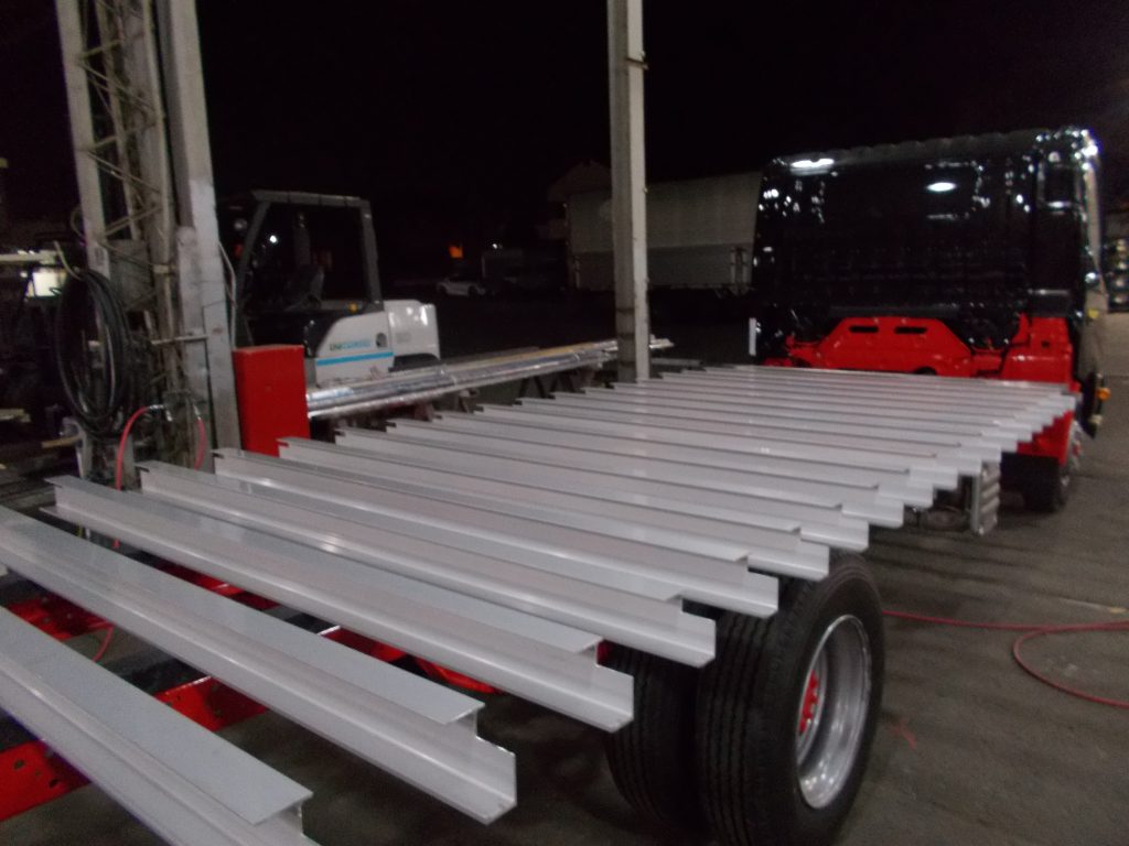 日野自動車 デュトロ 3.5t車 2t車 家畜運搬車 製造 新車 架装 横根太 フレーム