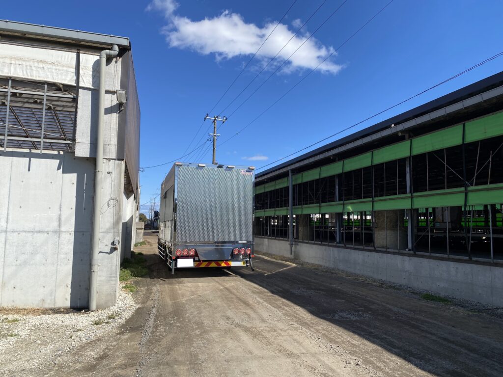 コウゴ牧場 ゲート 家畜運搬車 柳沼ボデー工場 畜産 新車 製造