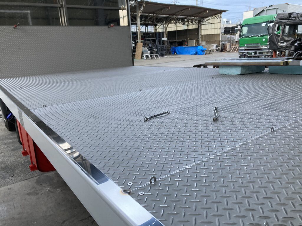 家畜運搬車 柳沼ボデー工場 畜産 新車 製造 牛 豚 養豚 家畜車