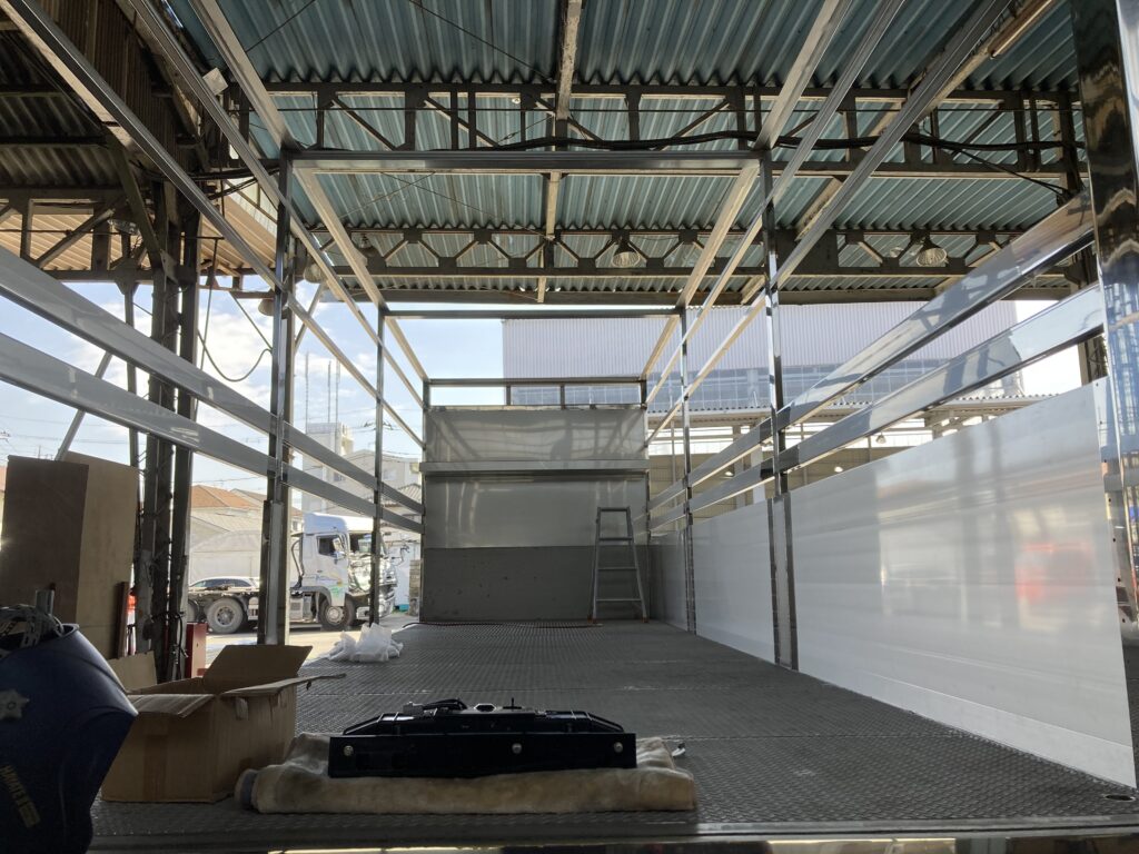 家畜運搬車 柳沼ボデー工場 畜産 新車 製造 牛 豚 養豚 家畜車