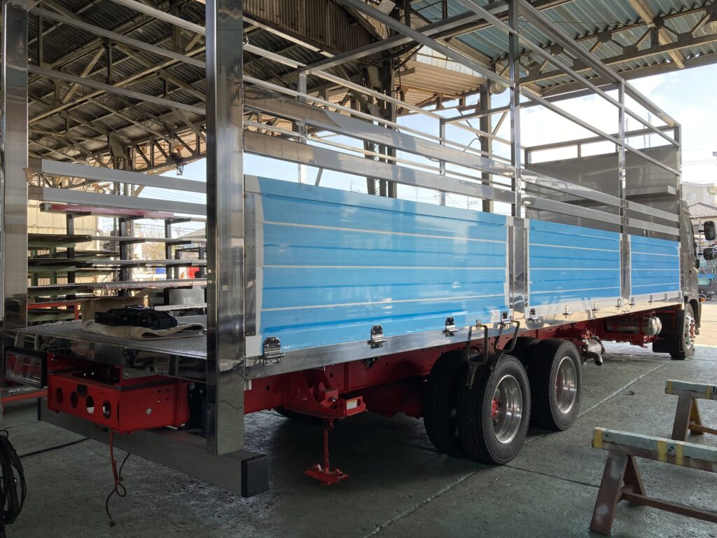 家畜運搬車 柳沼ボデー工場 畜産 新車 製造 牛 豚 養豚 家畜車