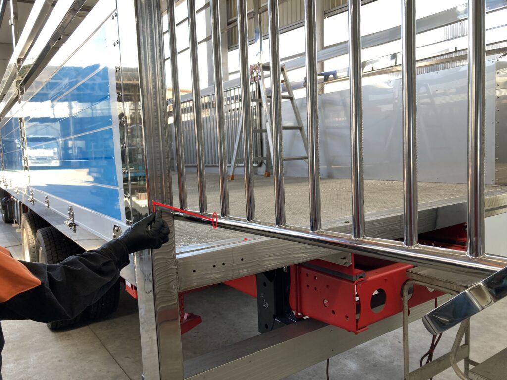 家畜運搬車 柳沼ボデー工場 畜産 新車 製造 牛 豚 養豚 家畜車