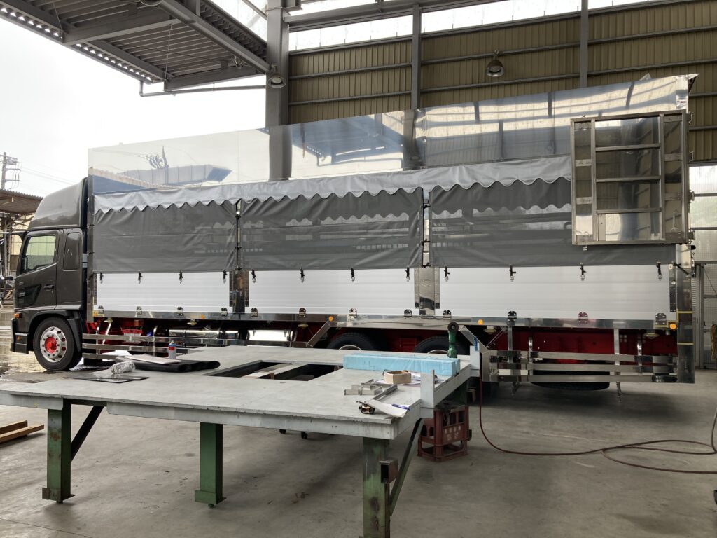 家畜運搬車 柳沼ボデー工場 畜産 新車 製造 牛 豚 養豚 家畜車