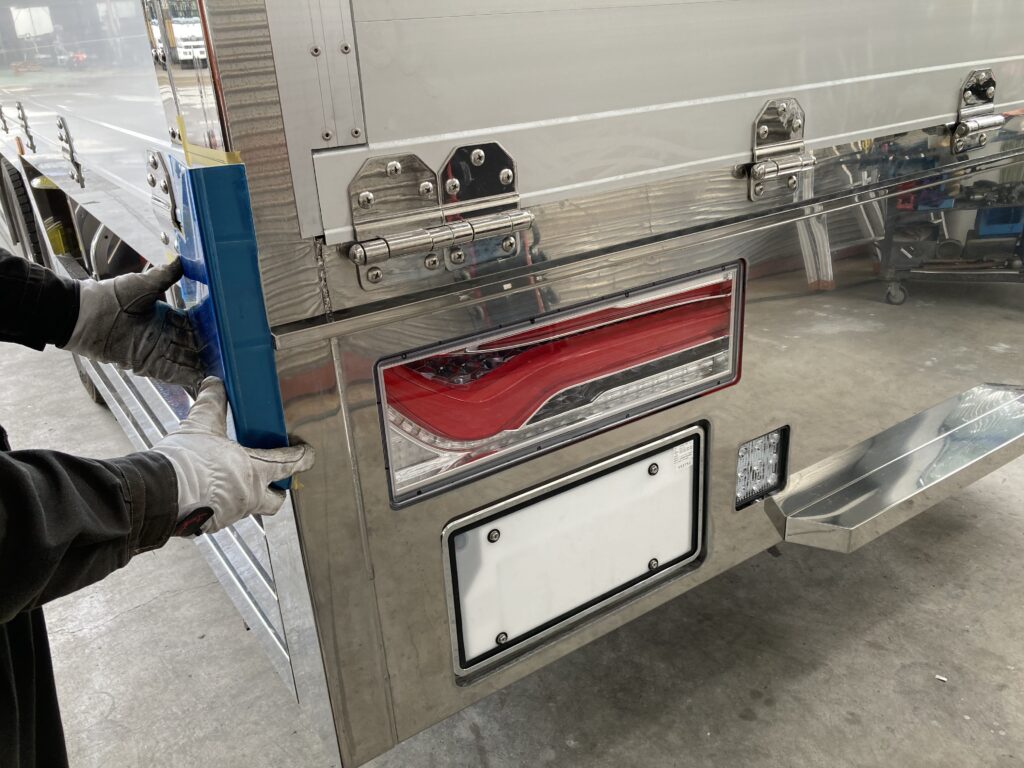 家畜運搬車 柳沼ボデー工場 畜産 新車 製造 牛 豚 養豚 家畜車