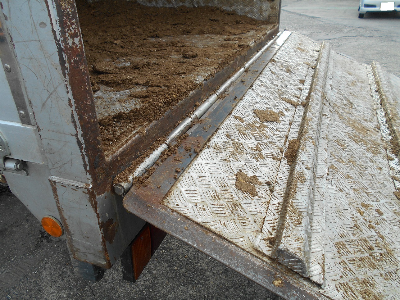 家畜運搬車 柳沼ボデー工場 畜産 新車 製造 牛 豚 養豚 家畜車