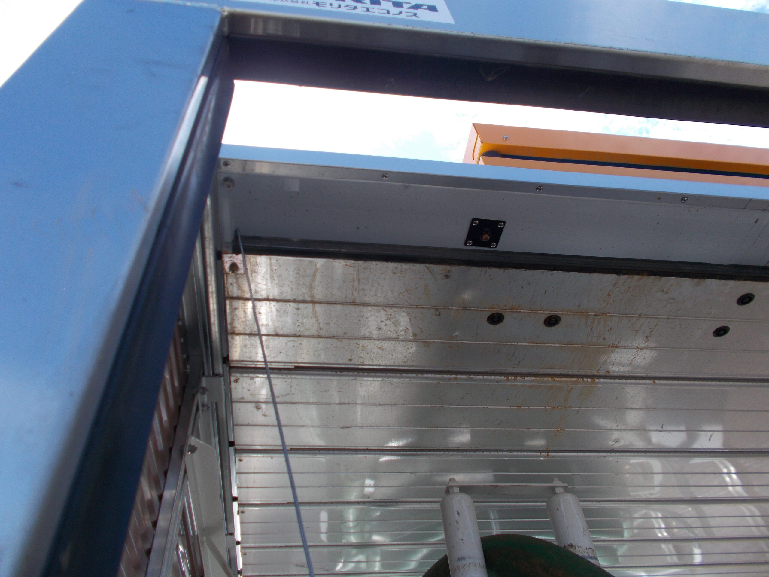 いすゞ自動車 モリタエコノス 北村製作所 シャッタートビラ リヤシャッター 事故 修理 故障