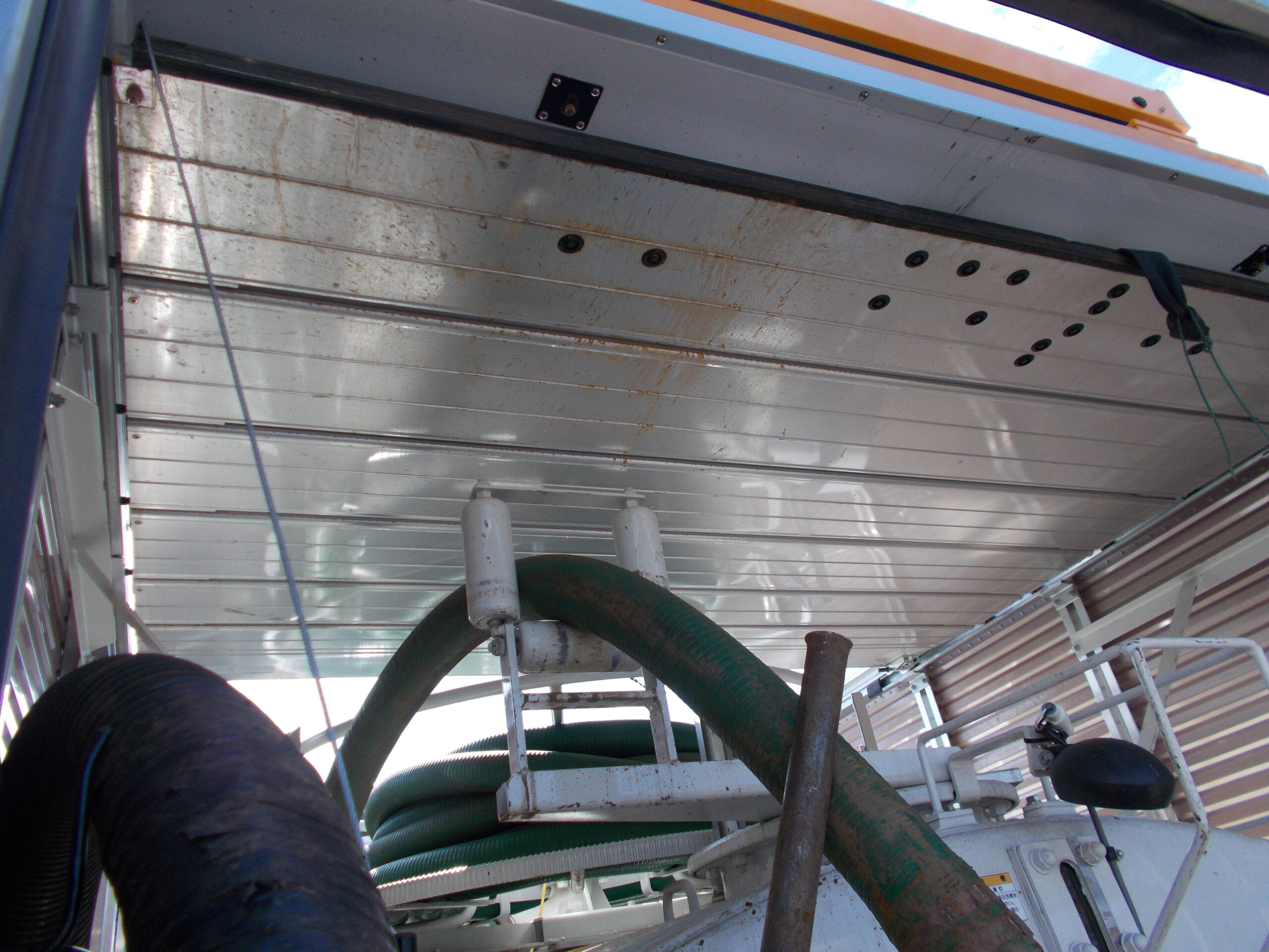 いすゞ自動車 モリタエコノス 北村製作所 シャッタートビラ リヤシャッター 事故 修理 故障