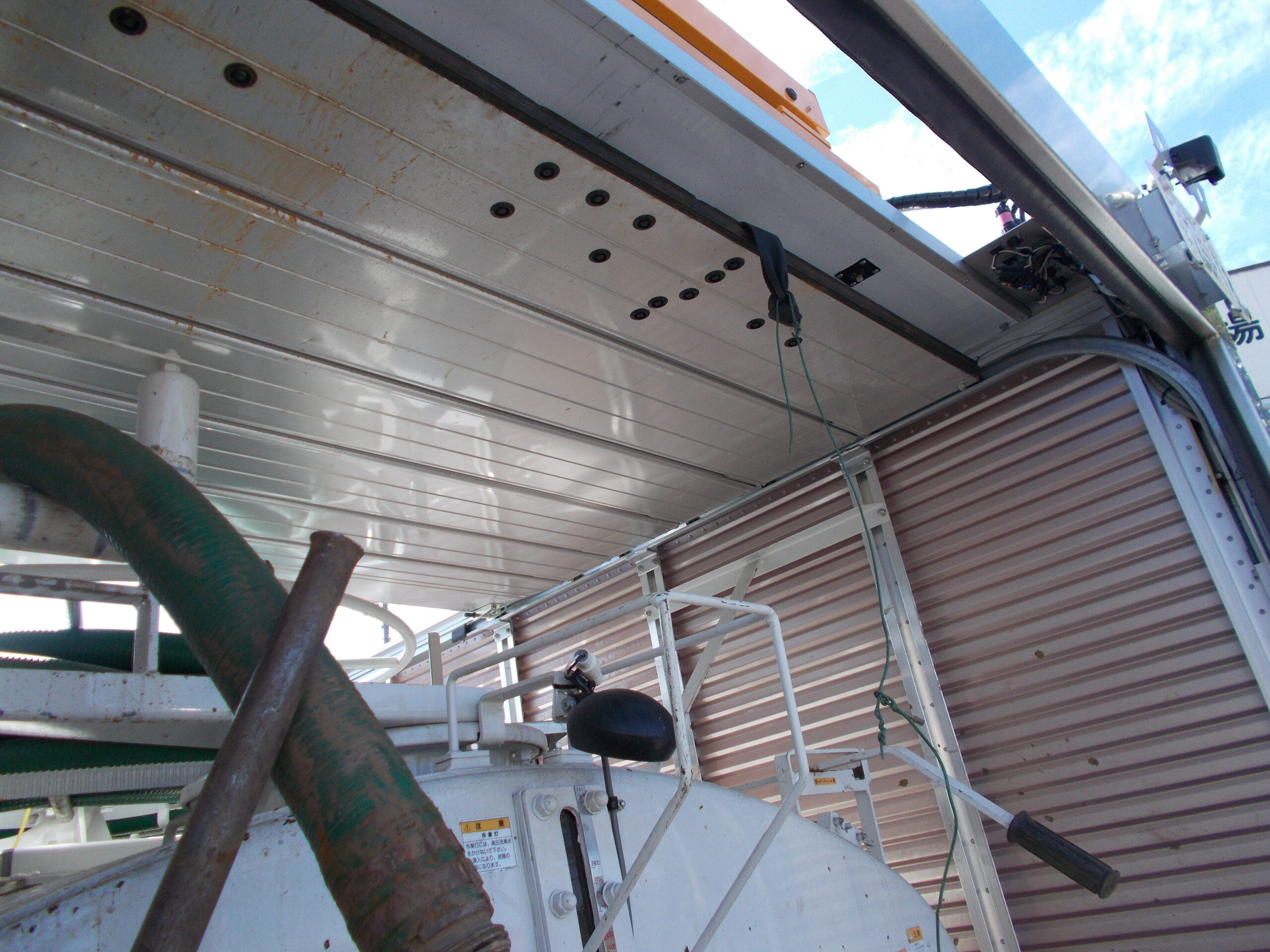 いすゞ自動車 モリタエコノス 北村製作所 シャッタートビラ リヤシャッター 事故 修理 故障