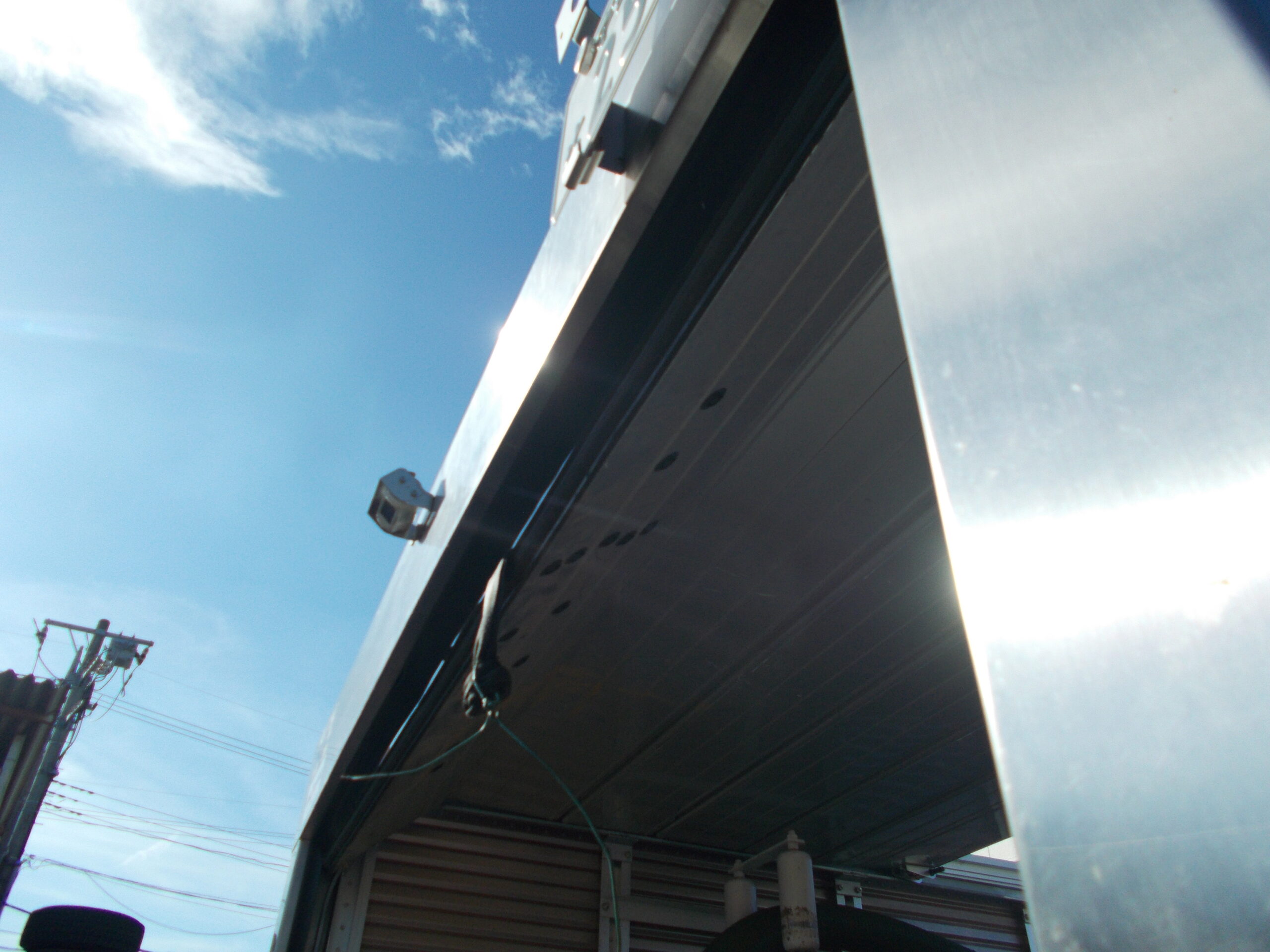 いすゞ自動車 モリタエコノス 北村製作所 シャッタートビラ リヤシャッター 事故 修理 故障