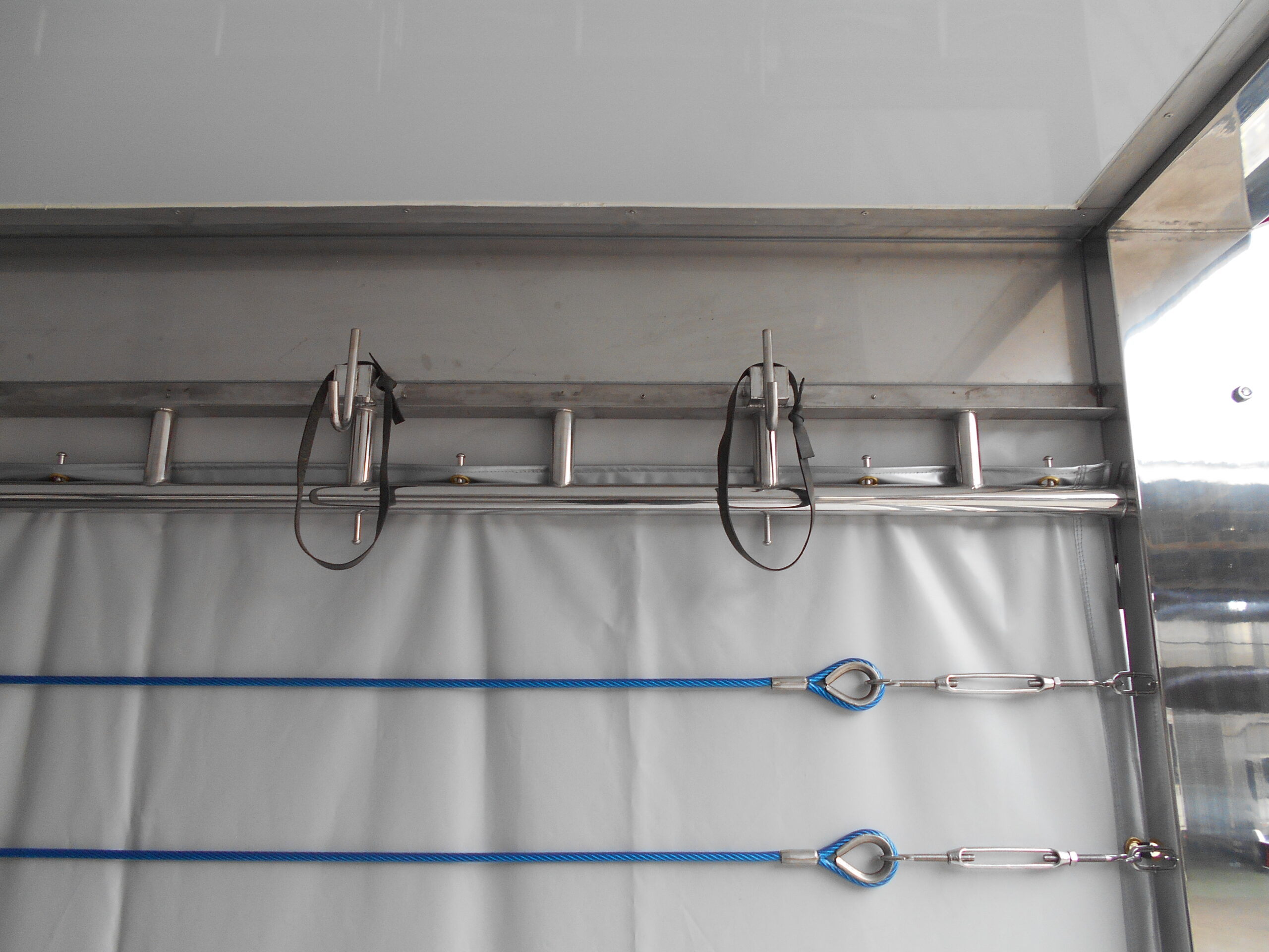 家畜運搬車　柳沼ボデー工場　畜産　新車　製造　牛　豚　養豚　家畜車